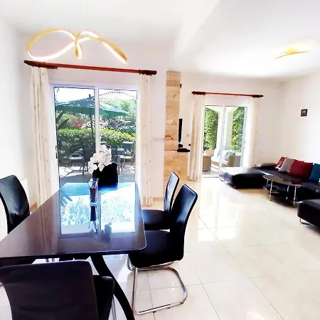 Talassa With Heated Pool, Jacuzzi And 4x4 Car Villa