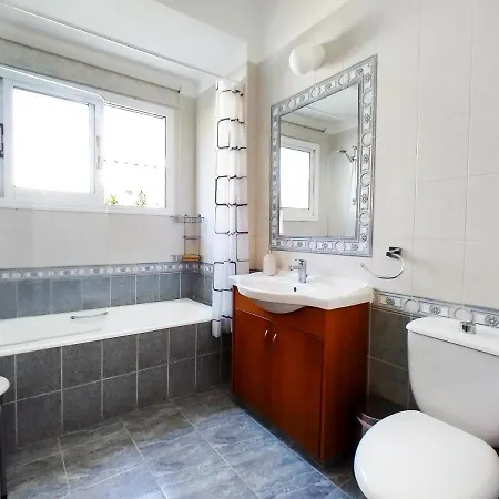Talassa With Heated Pool, Jacuzzi And 4x4 Car * Peyia