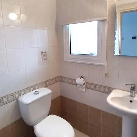 Talassa With Heated Pool, Jacuzzi And 4x4 Car Villa Peyia