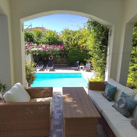 Villa Talassa With Heated Pool, Jacuzzi And 4x4 Car Peyia