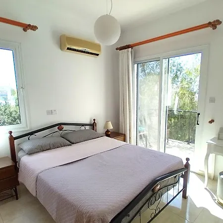 Talassa With Heated Pool, Jacuzzi And 4x4 Car Villa Peyia