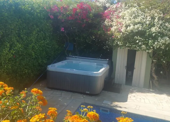 Talassa With Optional Heated Pool, Jacuzzi And 4x4 Car ヴィラ *